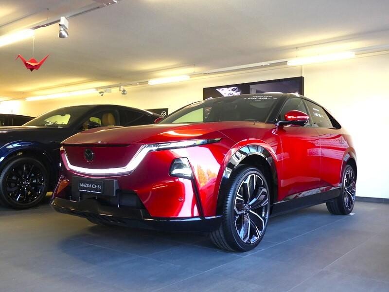 MAZDA CX-6e Takumi