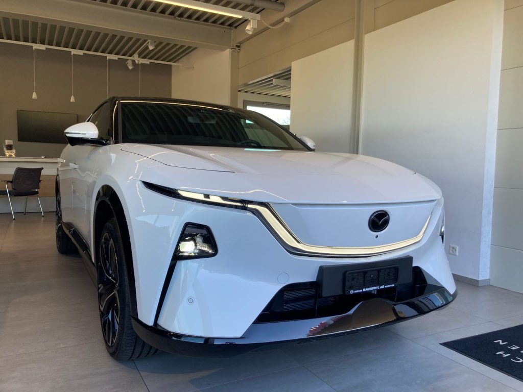 MAZDA CX-6E Takumi