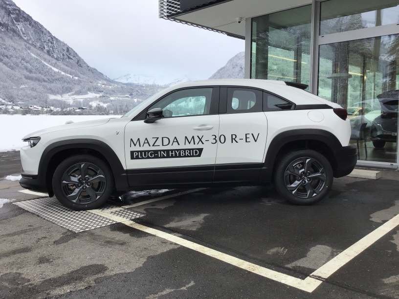MAZDA MX-30 e-Skyactiv R-EV Exclusive-Line, Hybride Rechargeable Essence/Électricité, Voiture de démonstration, Automatique - 4