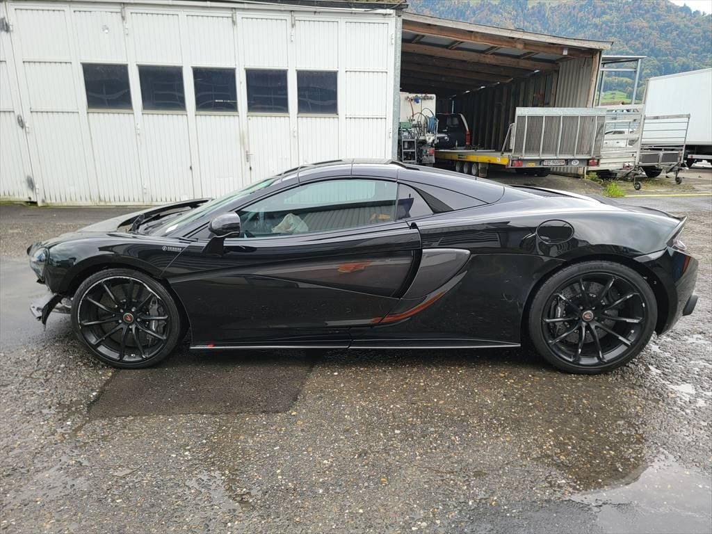 MCLAREN 570S Spider 3.8 V8 SSG, Petrol, Second hand / Used, Automatic - 2