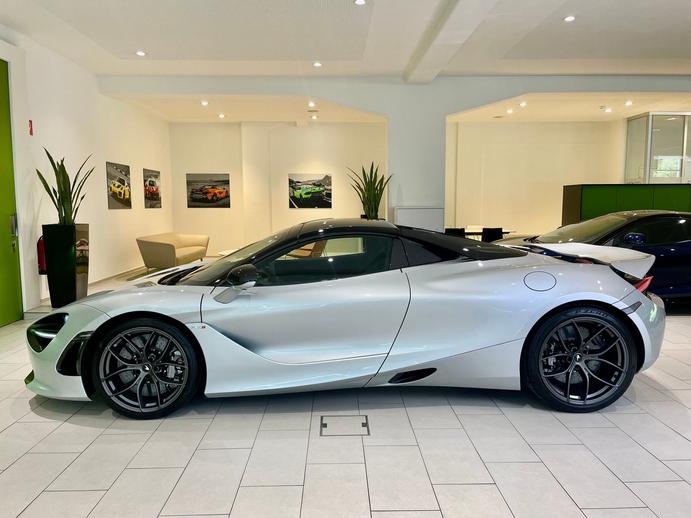 MCLAREN 720S Spider Performance 4.0 V8 SSG, Petrol, Second hand / Used, Automatic
