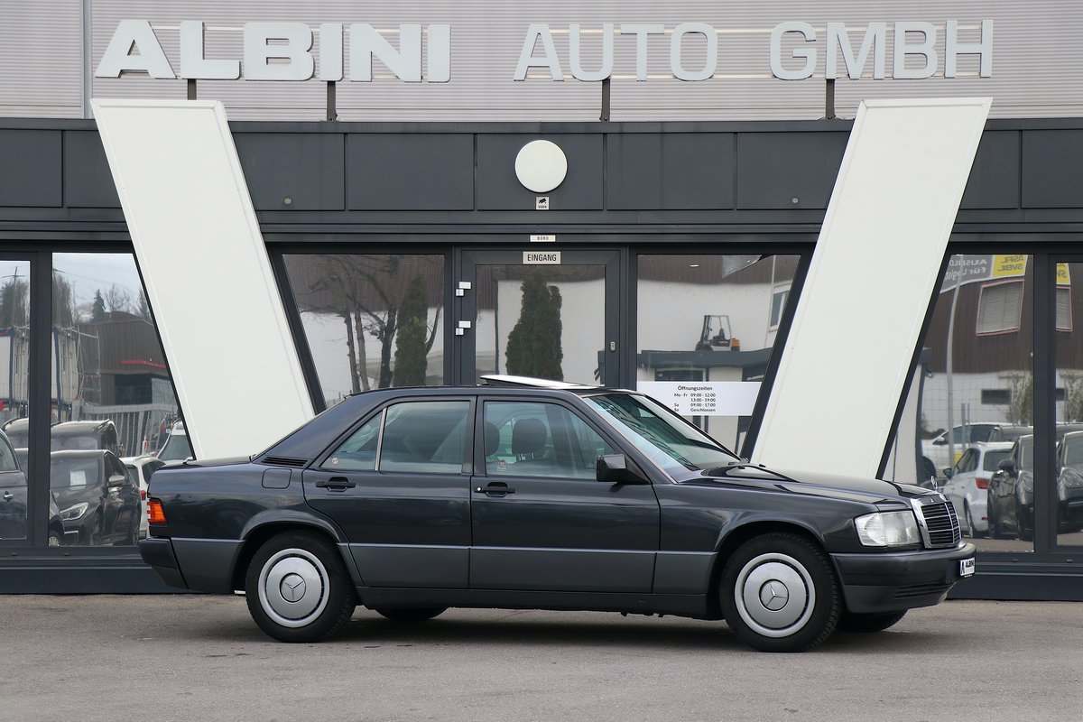 MERCEDES-BENZ 190 E 2.3 Automatic, Essence, Occasion / Utilisé, Manuelle - 2