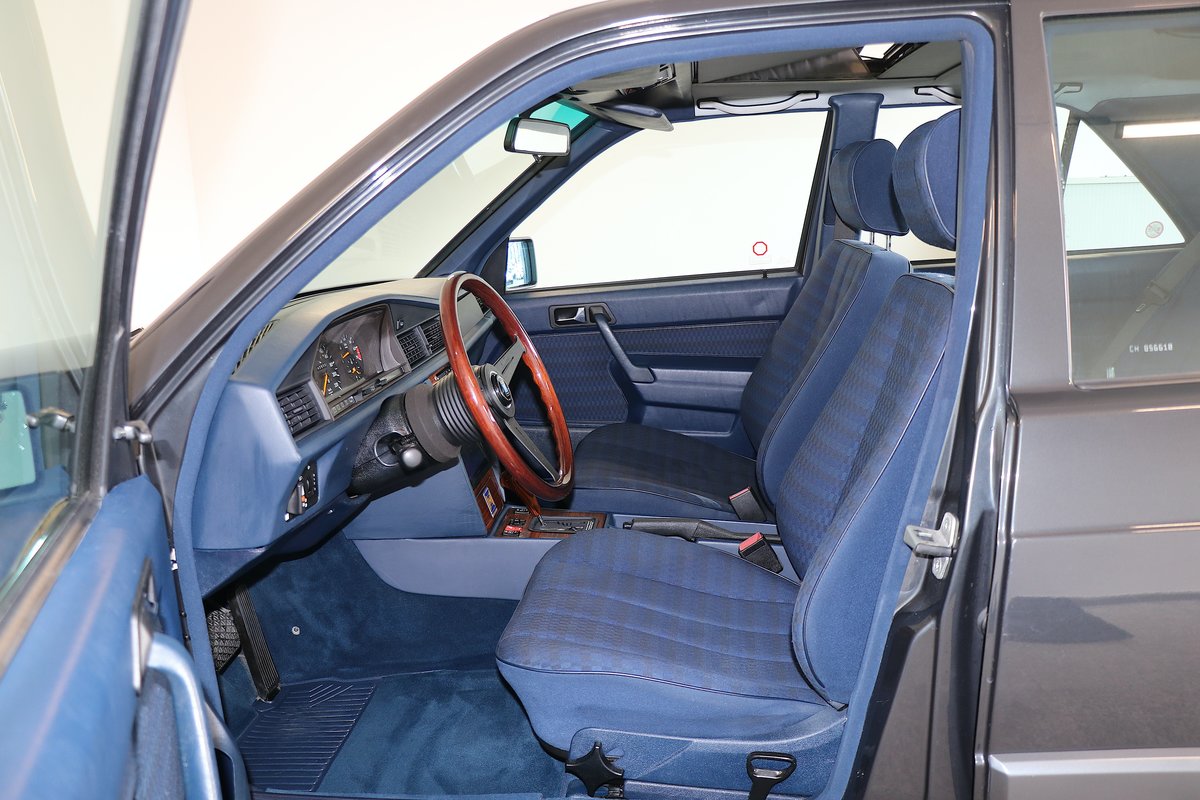 MERCEDES-BENZ 190 E 2.3 Automatic, Essence, Occasion / Utilisé, Manuelle - 6