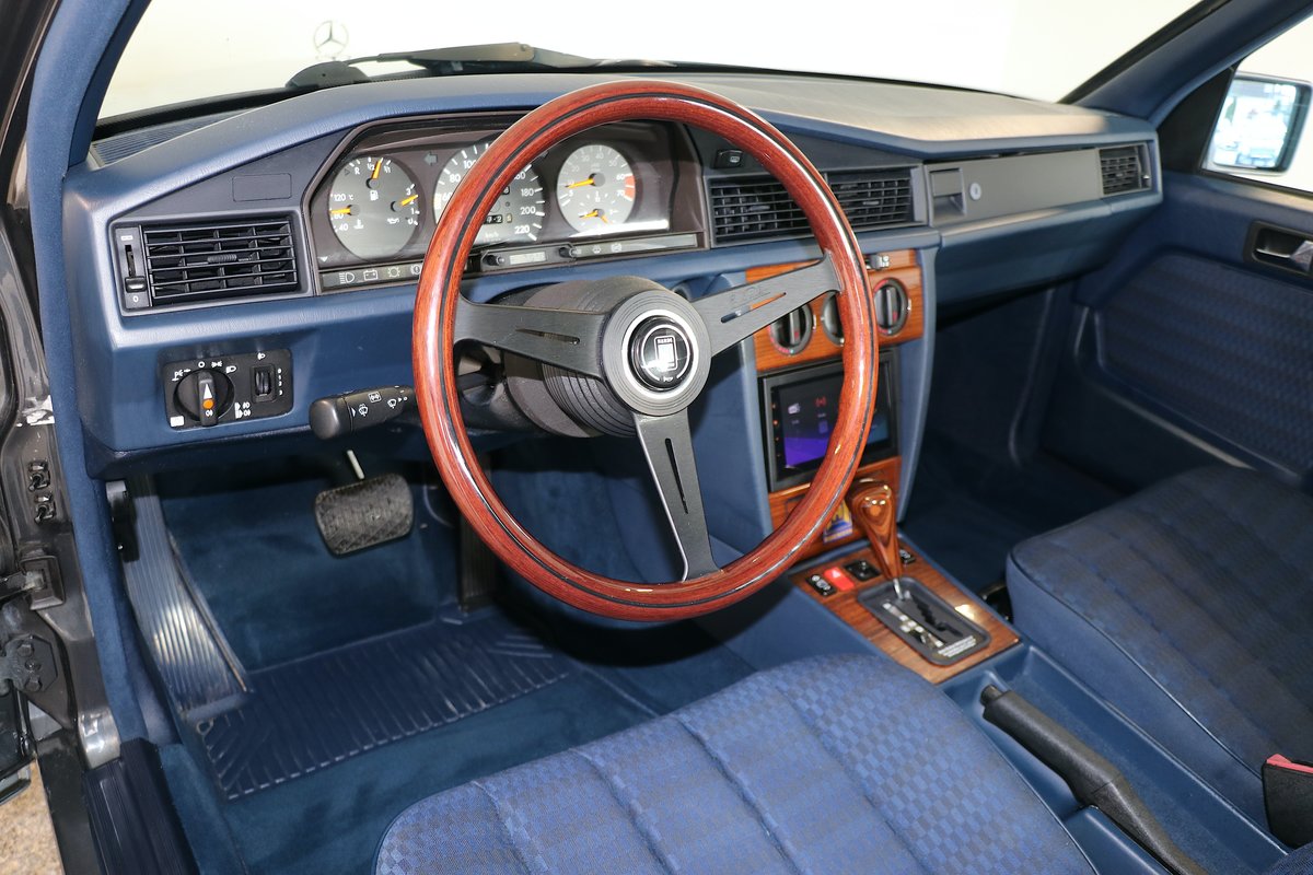 MERCEDES-BENZ 190 E 2.3 Automatic, Essence, Occasion / Utilisé, Manuelle - 7