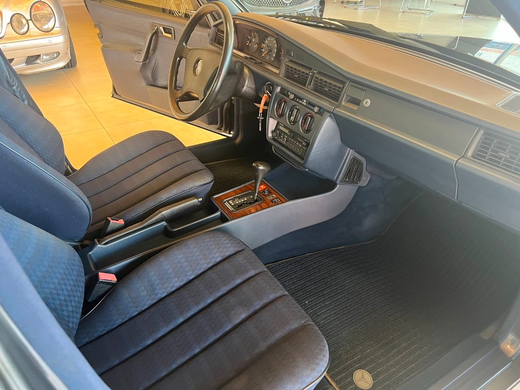 MERCEDES-BENZ W201 190 E 1.8, Essence, Occasion / Utilisé, Automatique - 5