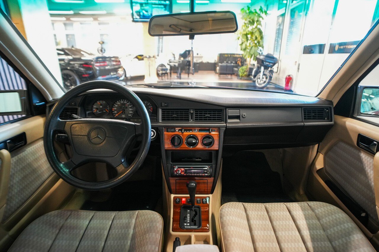 MERCEDES-BENZ 190 E 2.6, Essence, Occasion / Utilisé, Automatique - 7