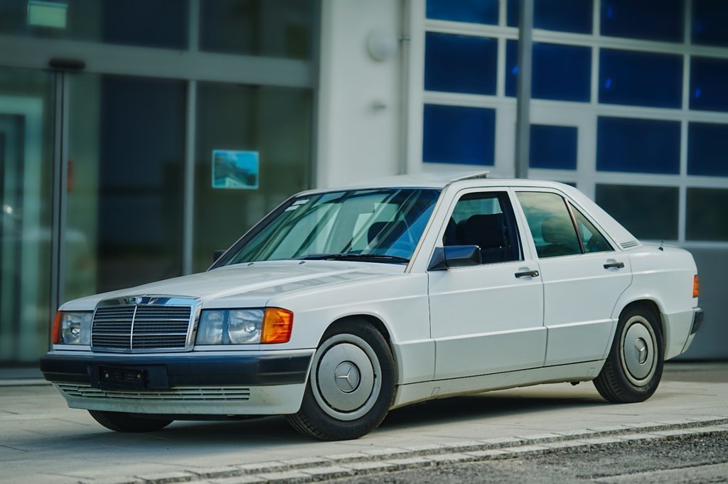 MERCEDES-BENZ 190E 2.6, Essence, Voiture de collection, Automatique - 3