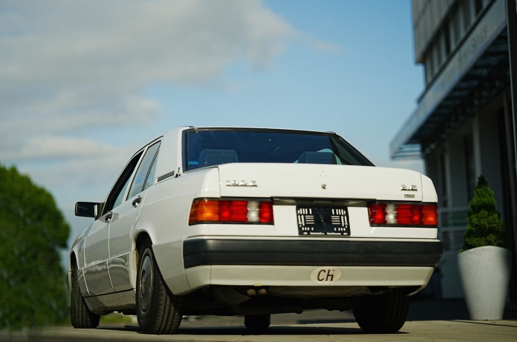 MERCEDES-BENZ 190E 2.6, Essence, Voiture de collection, Automatique - 4