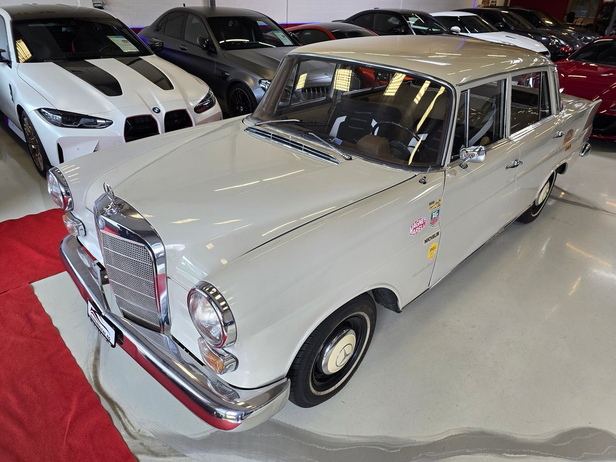 MERCEDES-BENZ 200