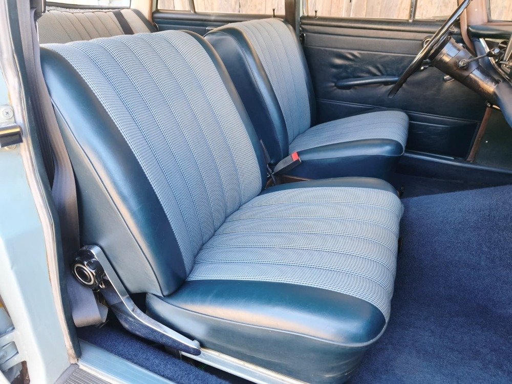 MERCEDES-BENZ 200 Heckflosse, Essence, Voiture de collection, Manuelle - 7