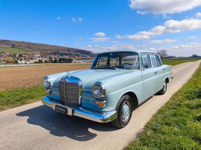 MERCEDES-BENZ 200 Heckflosse, Benzina, Auto d'epoca, Manuale