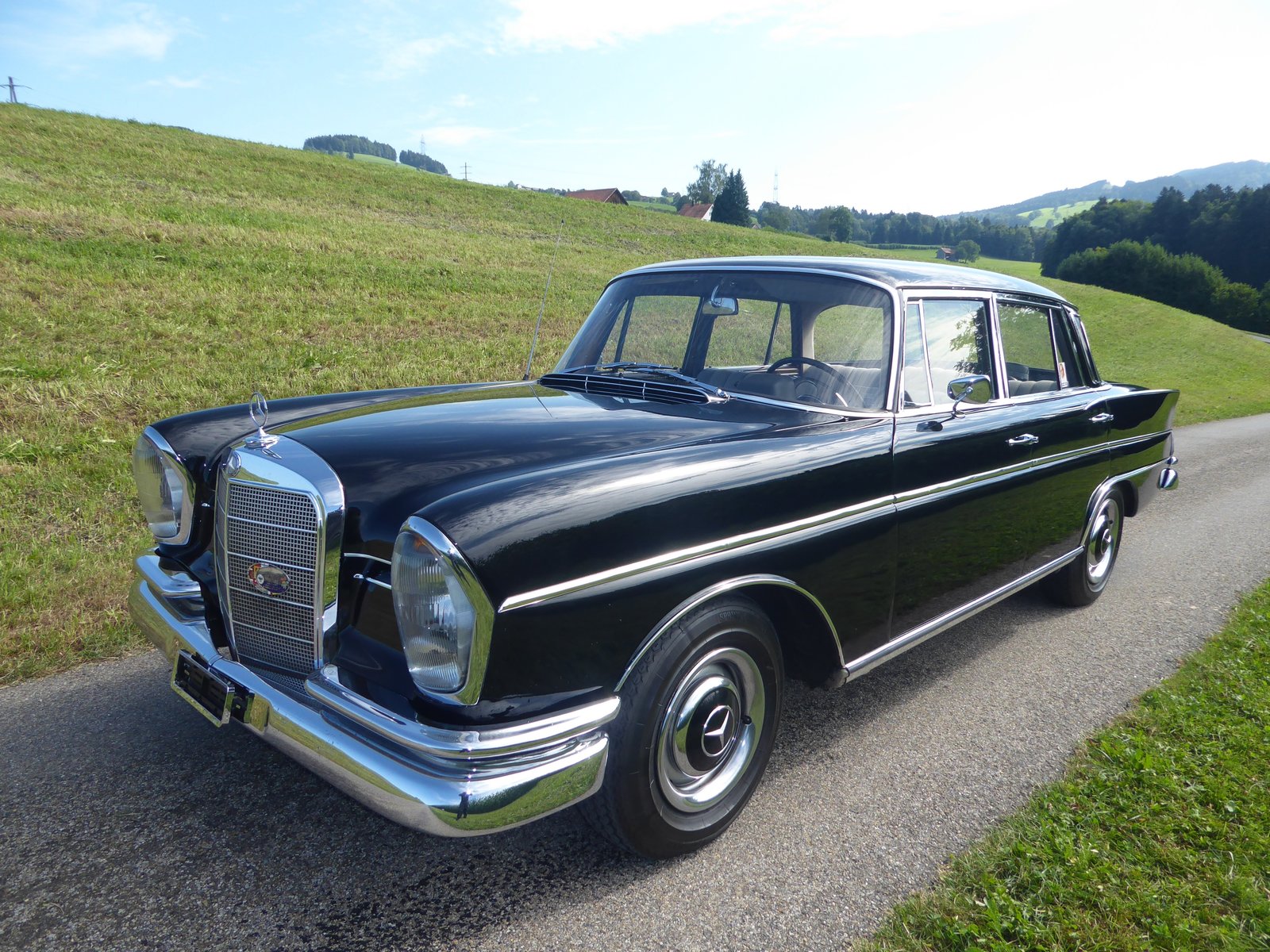 MERCEDES-BENZ SE b