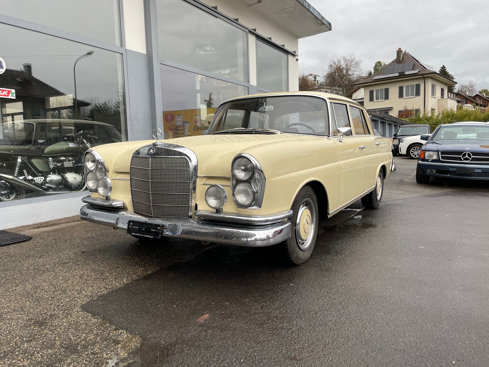 MERCEDES-BENZ 220 SE