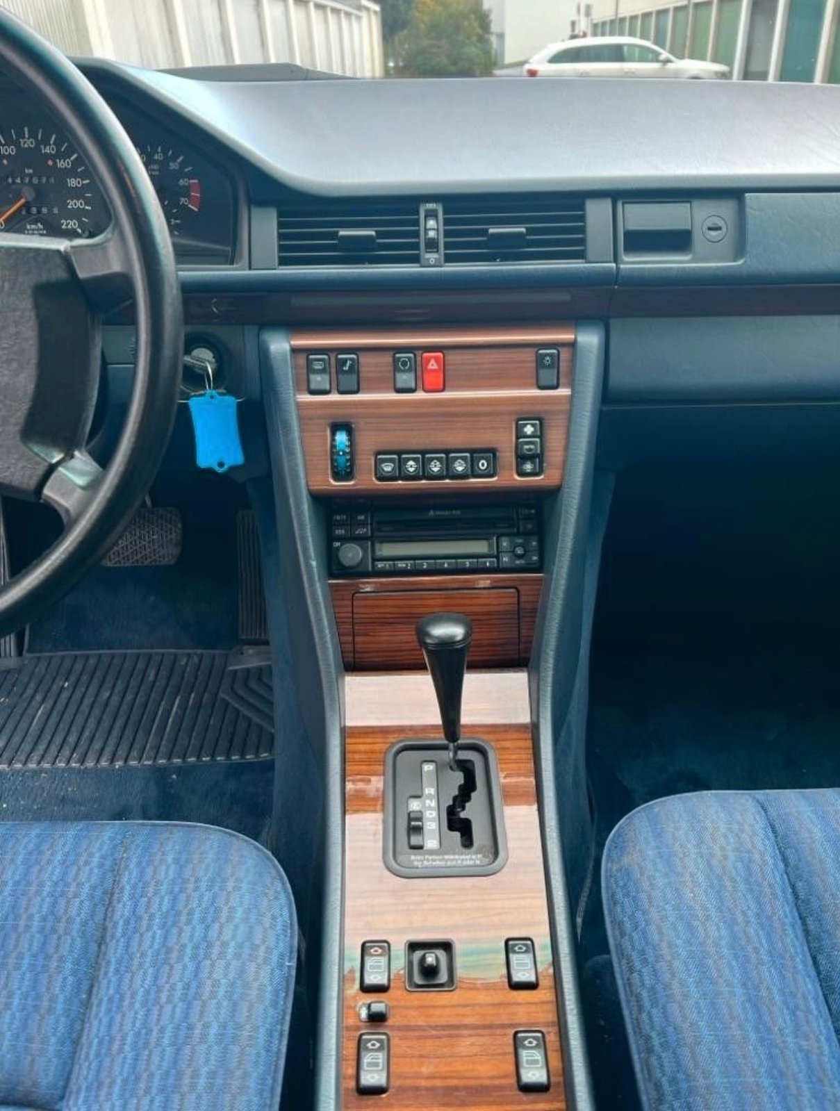MERCEDES-BENZ W124 230 E, Petrol, Second hand / Used, Automatic - 4