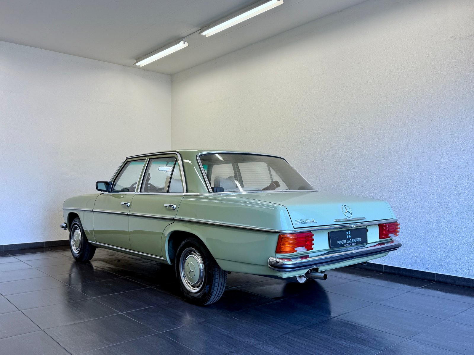 MERCEDES-BENZ .4, Essence, Occasion / Utilisé, Automatique - 4