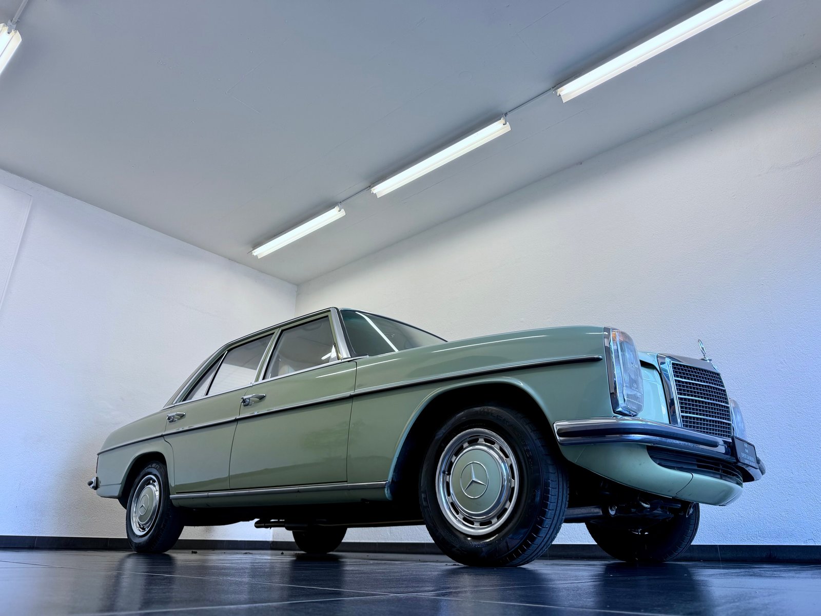 MERCEDES-BENZ .4, Essence, Occasion / Utilisé, Automatique - 6