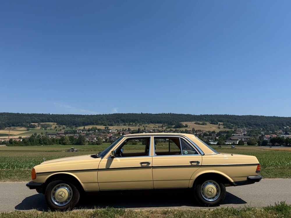 MERCEDES-BENZ 230 E, Essence, Voiture de collection, Automatique - 3