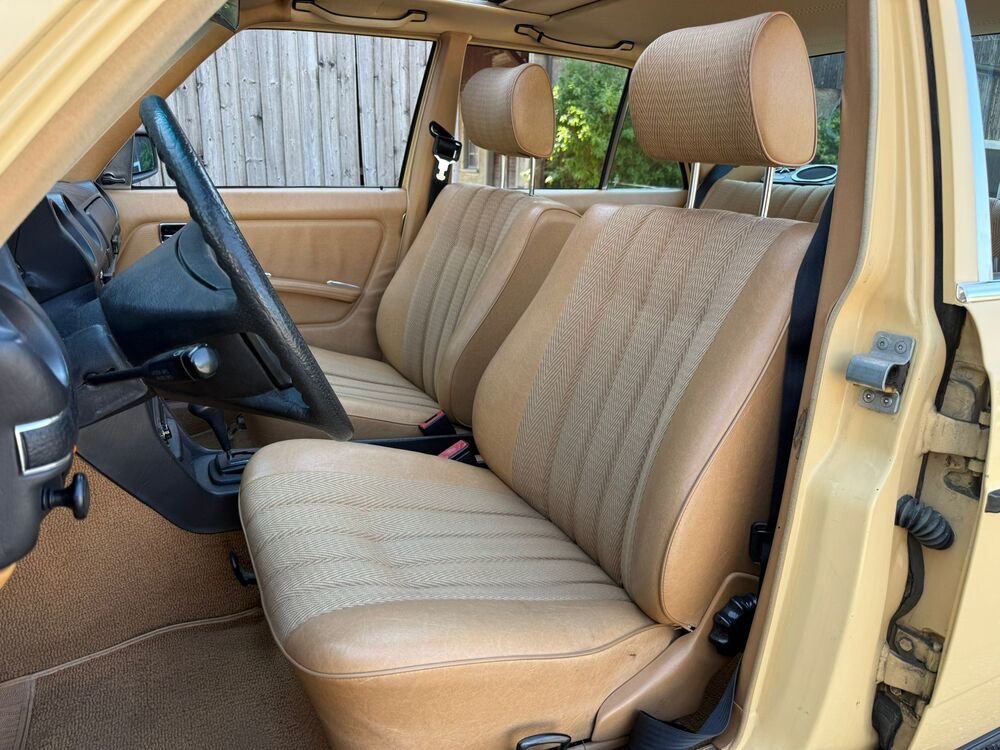 MERCEDES-BENZ 230 E, Essence, Voiture de collection, Automatique - 5