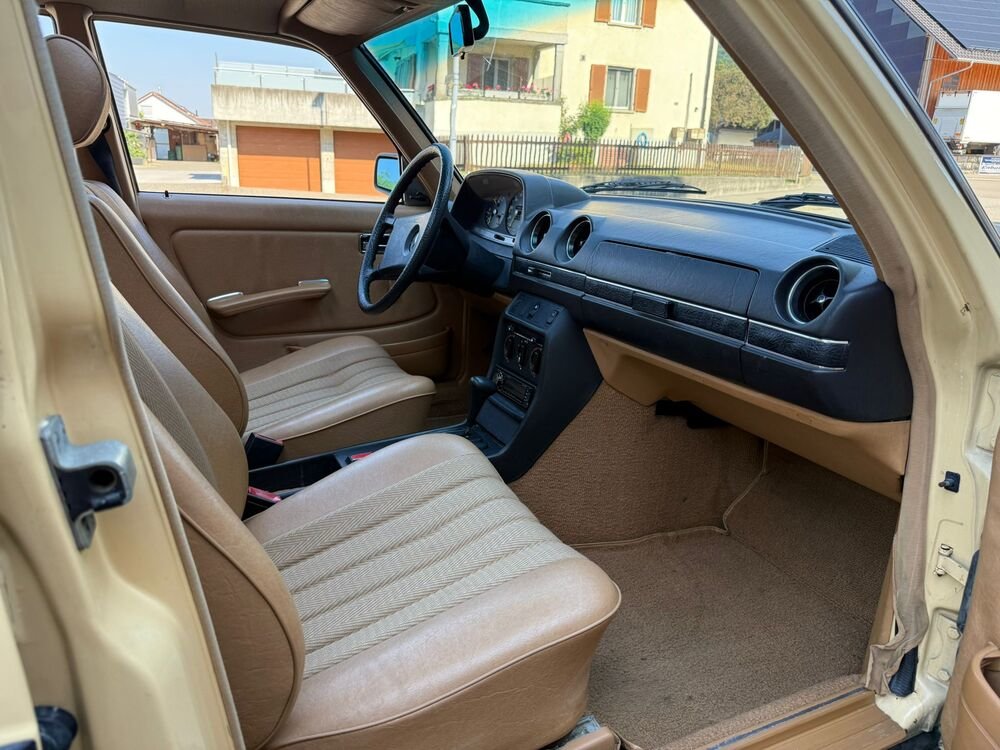 MERCEDES-BENZ 230 E, Essence, Voiture de collection, Automatique - 6