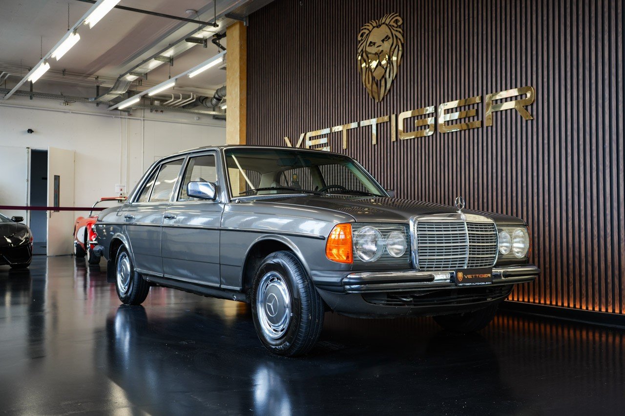 MERCEDES-BENZ 240 D
