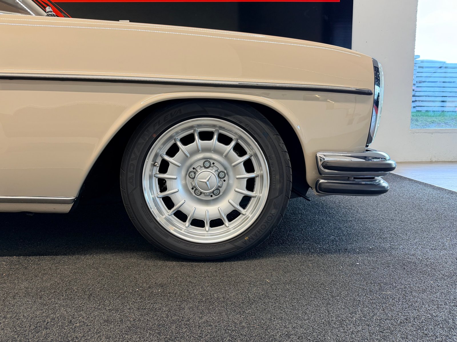 MERCEDES-BENZ 250 CE Coupé, Petrol, Second hand / Used, Automatic - 5