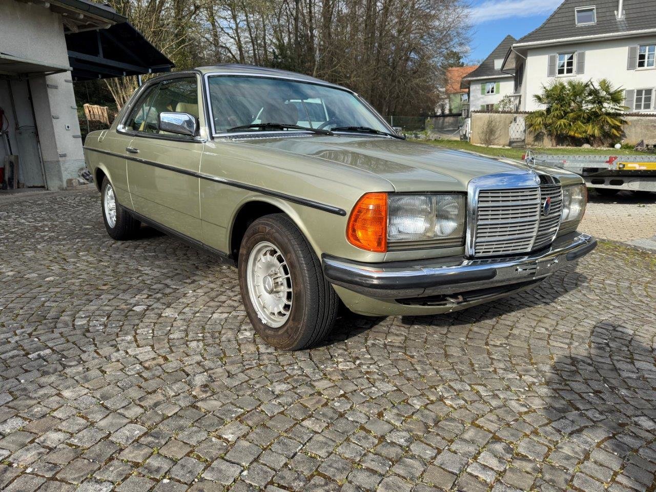 MERCEDES-BENZ C123 Coupé 280 CE, Essence, Occasion / Utilisé, Automatique - 2