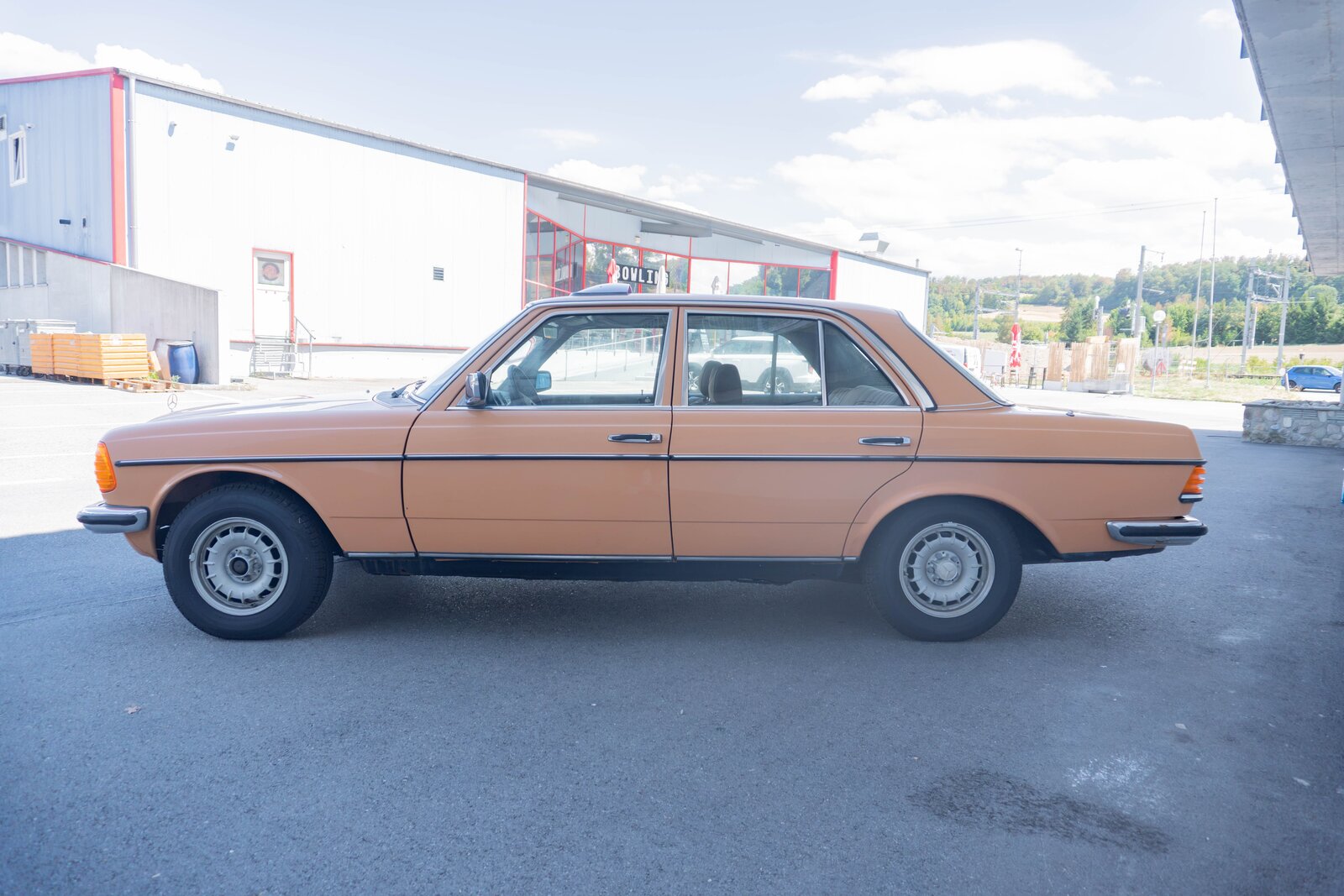 MERCEDES-BENZ 280 E Automatic, Essence, Occasion / Utilisé, Automatique - 2