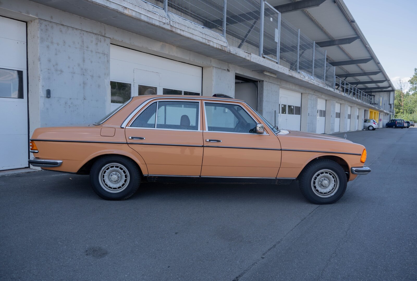 MERCEDES-BENZ 280 E Automatic, Essence, Occasion / Utilisé, Automatique - 5