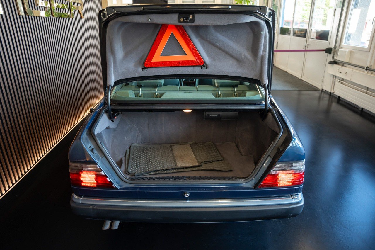 MERCEDES-BENZ 300 CE, Benzin, Occasion / Gebraucht, Handschaltung - 6