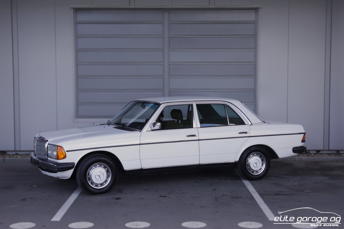 MERCEDES-BENZ 300 D VETERANENFAHRZEUG