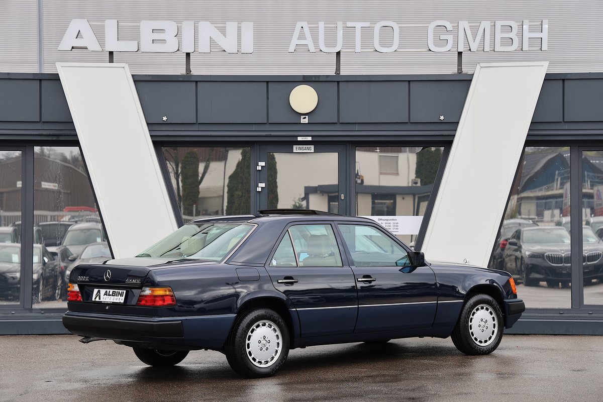 MERCEDES-BENZ 300 E 4-Matic Automatic *Veteranenfahrzeug*, Petrol, Second hand / Used, Automatic - 3