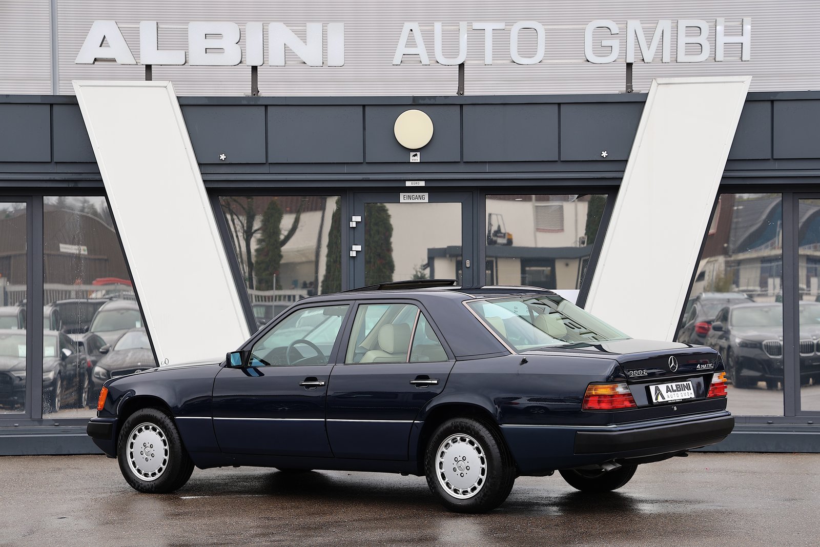MERCEDES-BENZ 300 E 4-Matic Automatic *Veteranenfahrzeug*, Petrol, Second hand / Used, Automatic - 4