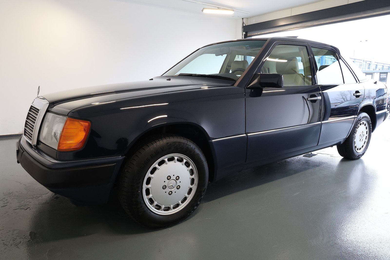 MERCEDES-BENZ 300 E 4-Matic Automatic *Veteranenfahrzeug*, Petrol, Second hand / Used, Automatic - 5