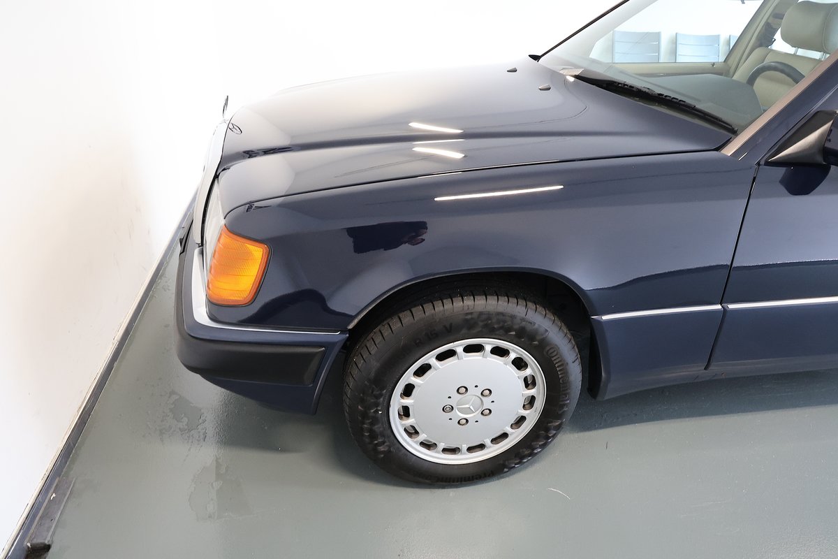 MERCEDES-BENZ 300 E 4-Matic Automatic *Veteranenfahrzeug*, Petrol, Second hand / Used, Automatic - 6