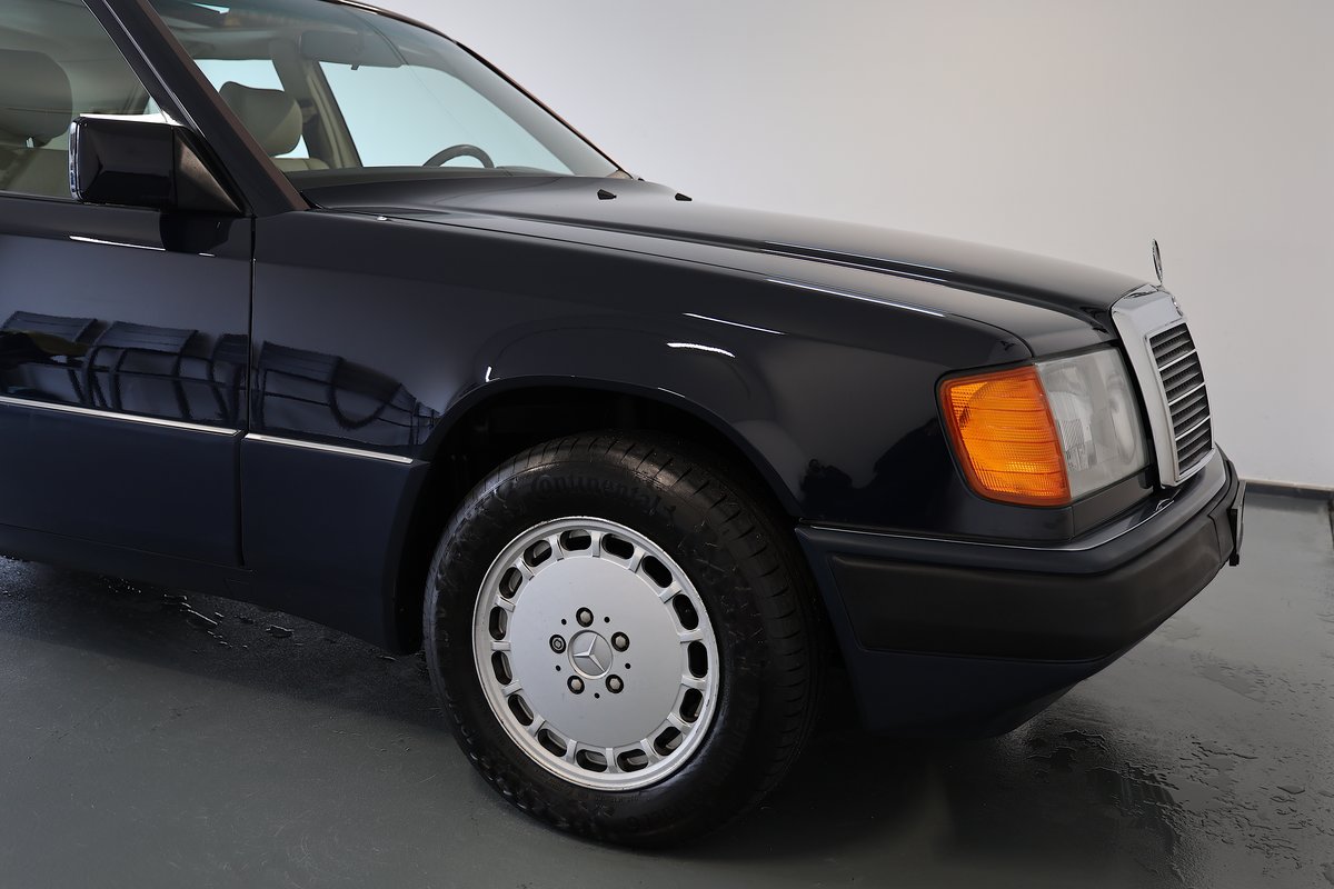 MERCEDES-BENZ 300 E 4-Matic Automatic *Veteranenfahrzeug*, Petrol, Second hand / Used, Automatic - 7