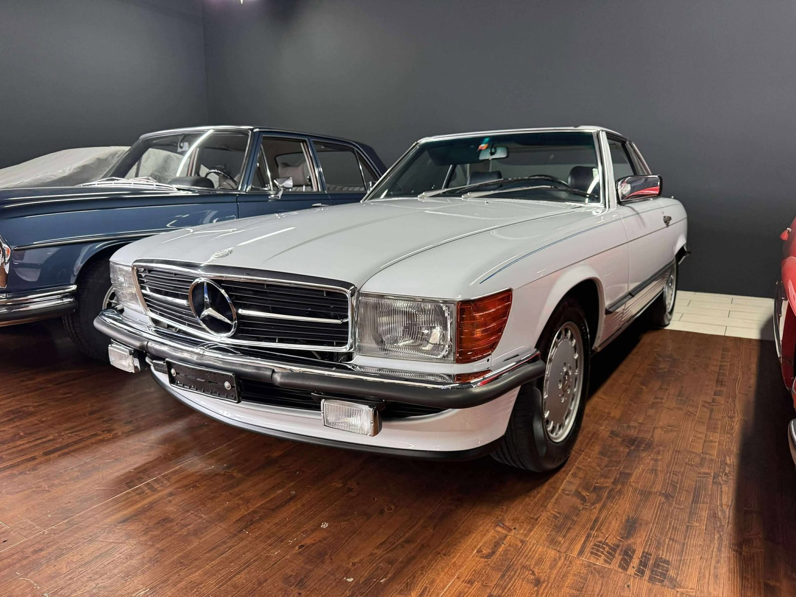 MERCEDES-BENZ R107, Essence, Voiture de collection, Automatique - 2