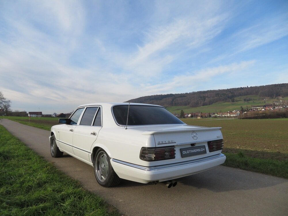 MERCEDES-BENZ 560 SEL, Petrol, Classic, Automatic - 2