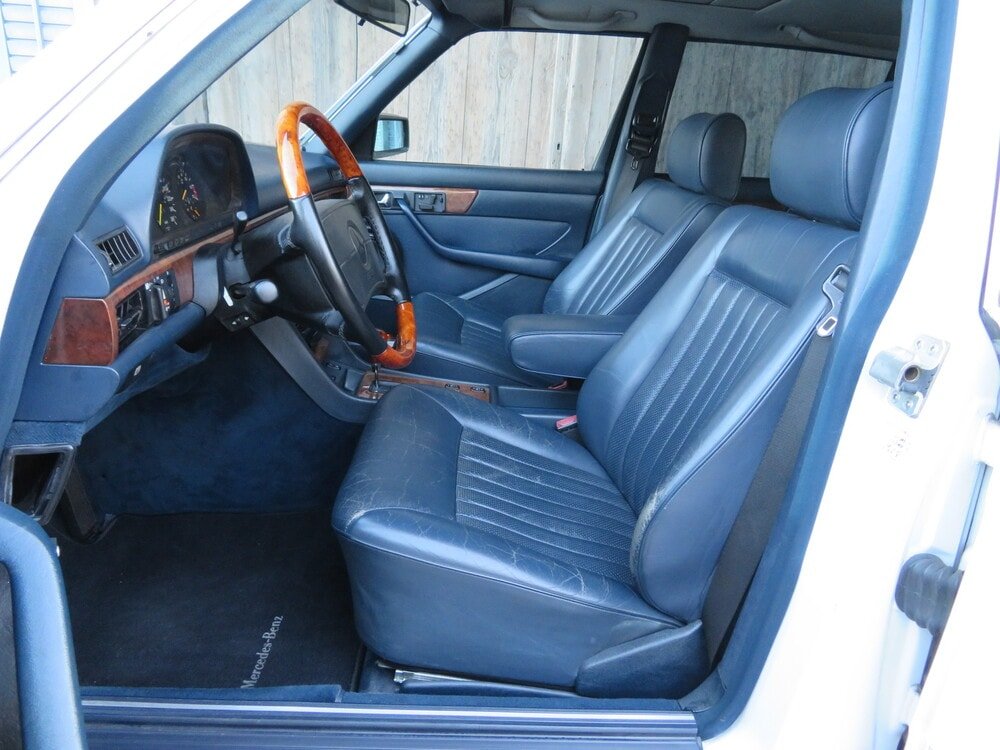 MERCEDES-BENZ 560 SEL, Petrol, Classic, Automatic - 5