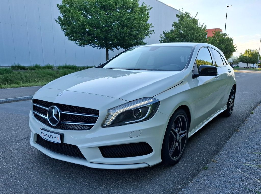 MERCEDES-BENZ A 180 AMG Line