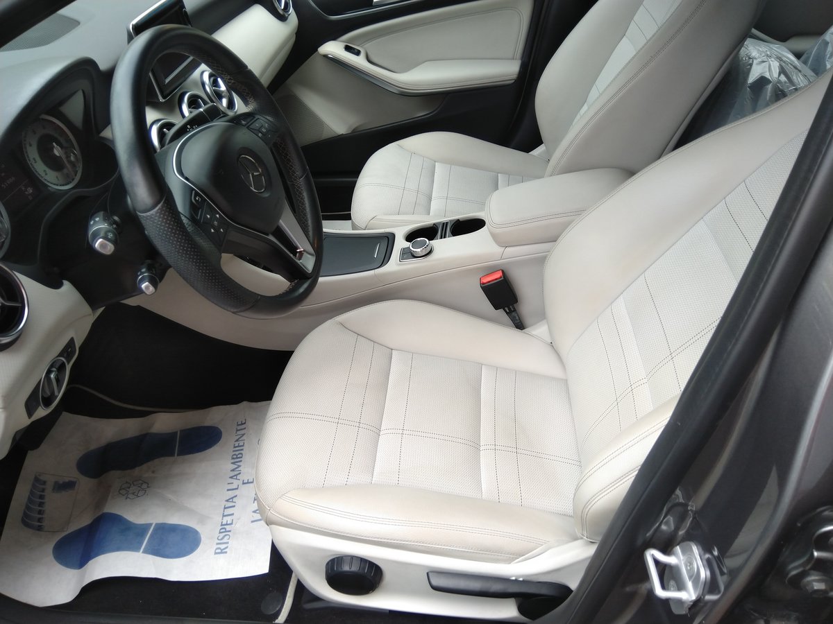 MERCEDES-BENZ A 180 Urban 7G-DCT, Benzina, Occasioni / Usate, Automatico - 7