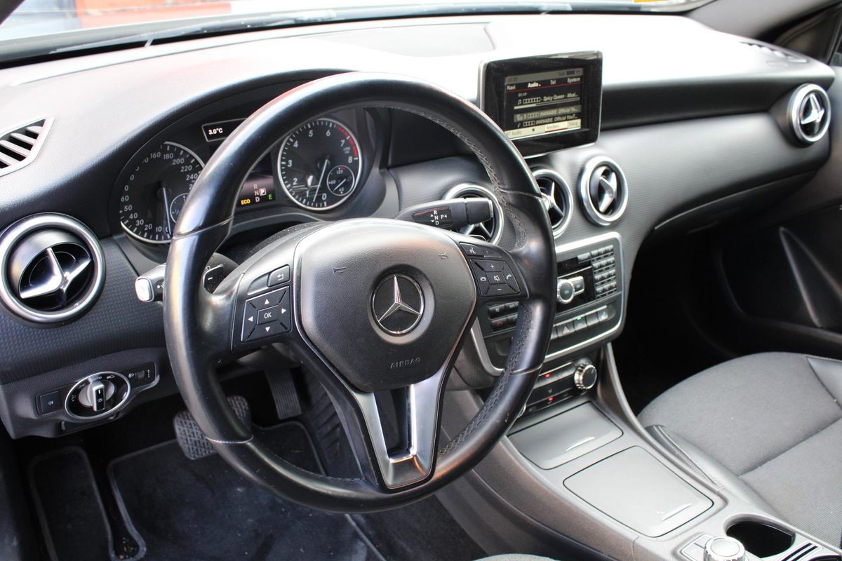 MERCEDES-BENZ A 180, Petrol, Second hand / Used, Automatic - 6
