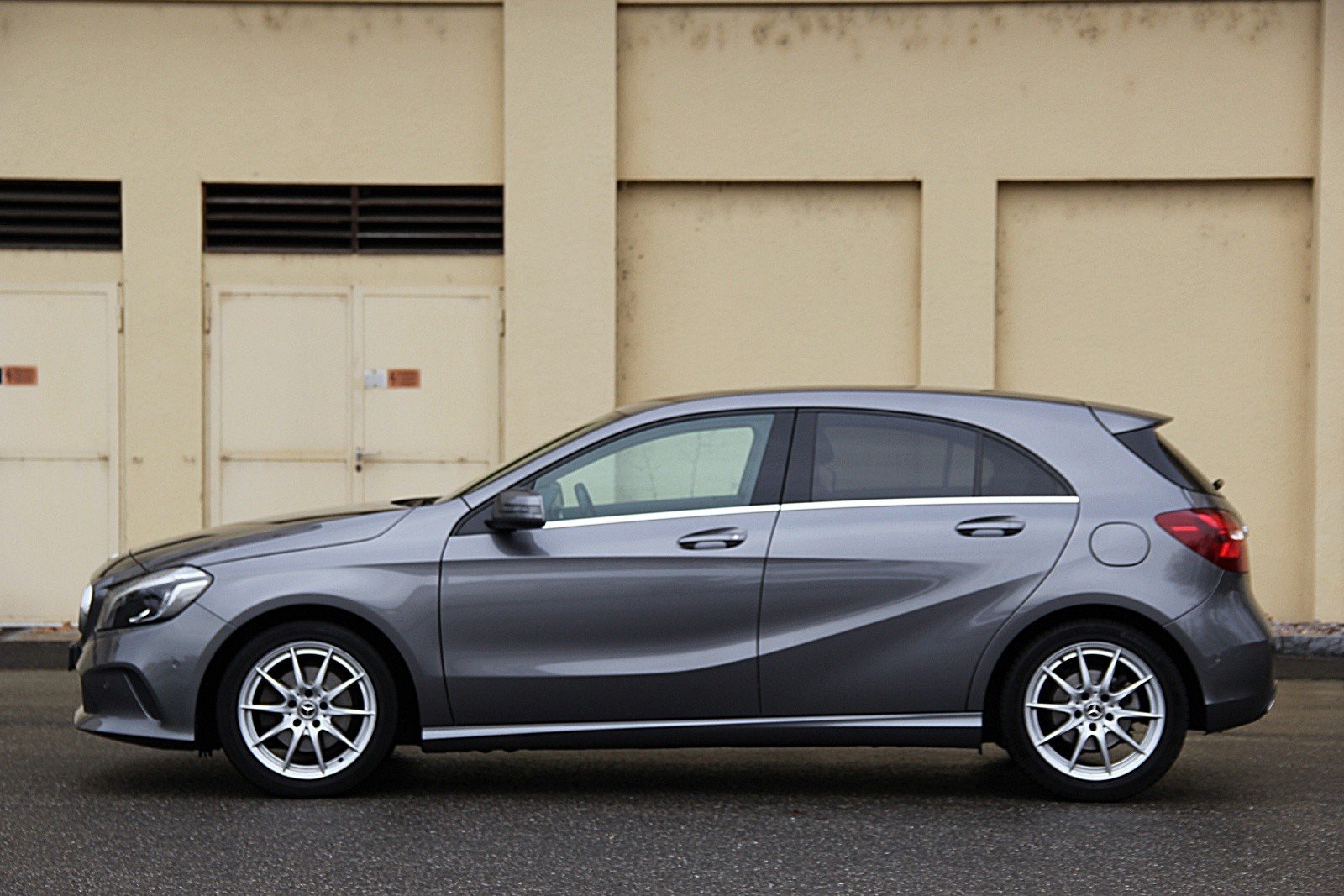 MERCEDES-BENZ A 180 Urban 7G-DCT, Benzin, Occasion / Gebraucht, Automat - 2