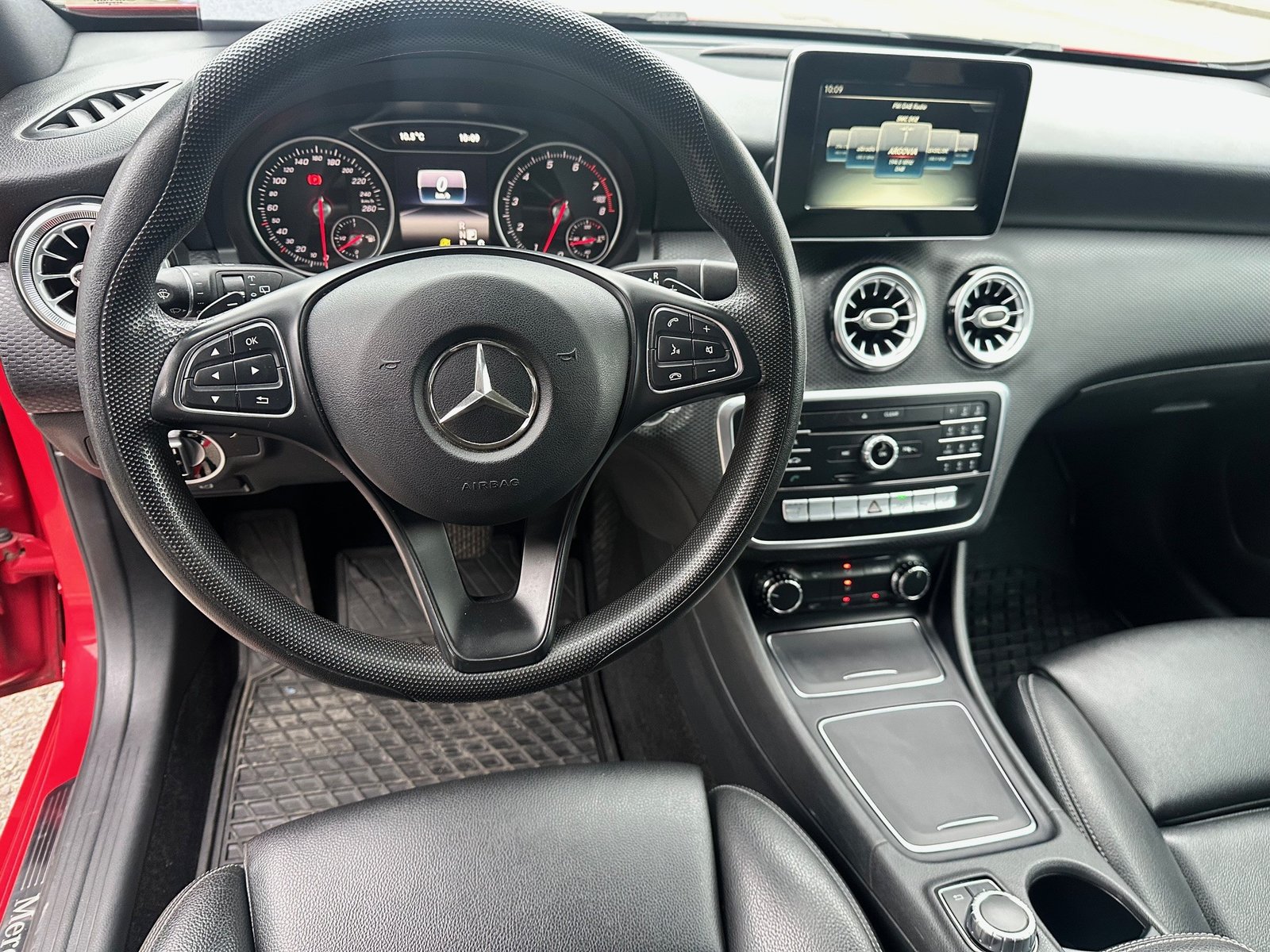 MERCEDES-BENZ A 180 AMG Line 7G-DCT, Petrol, Second hand / Used, Automatic - 7