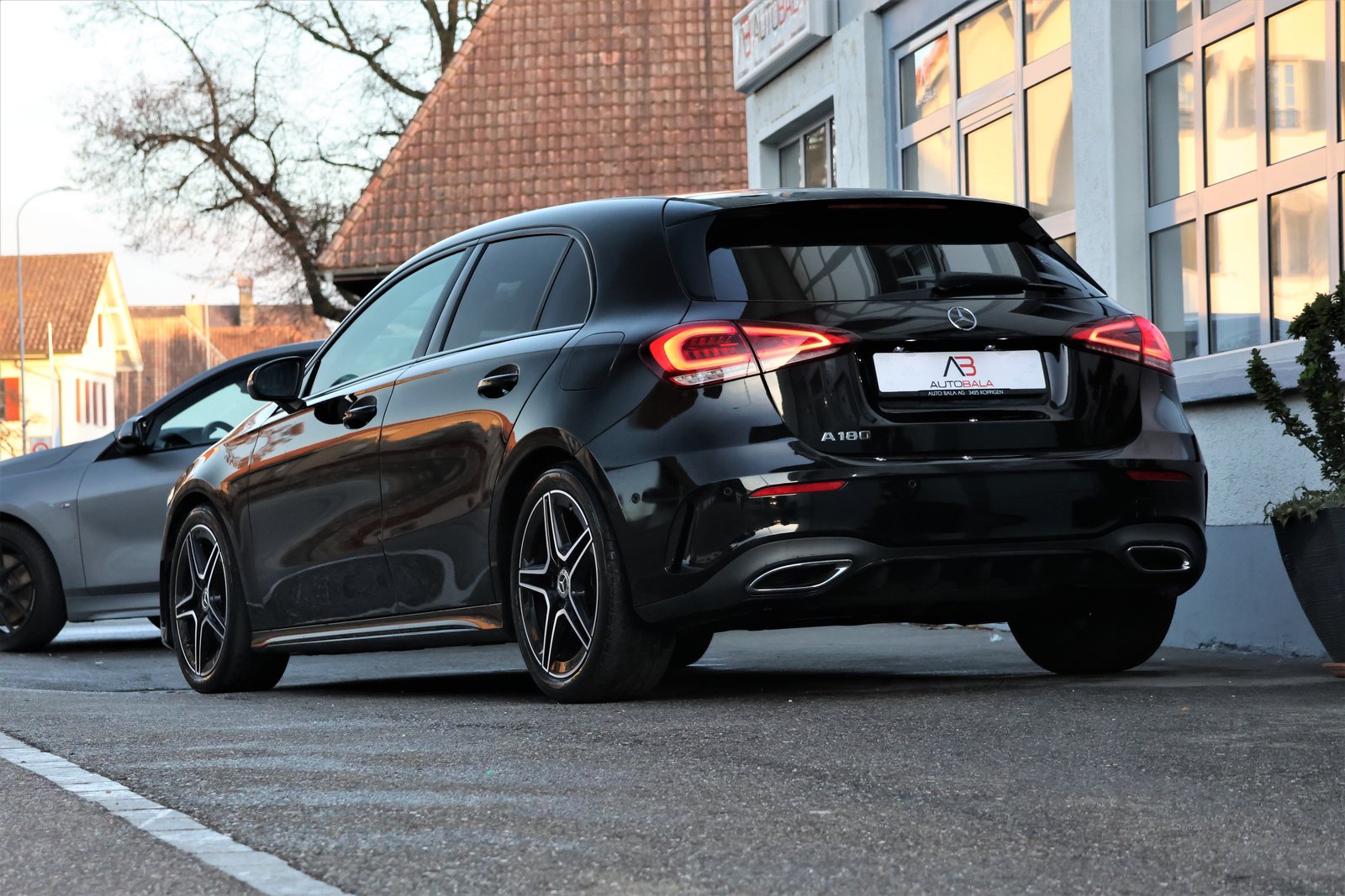 MERCEDES-BENZ A 180 Night Star AMG Line 7G-DCT, Benzin, Occasion / Gebraucht, Automat - 3