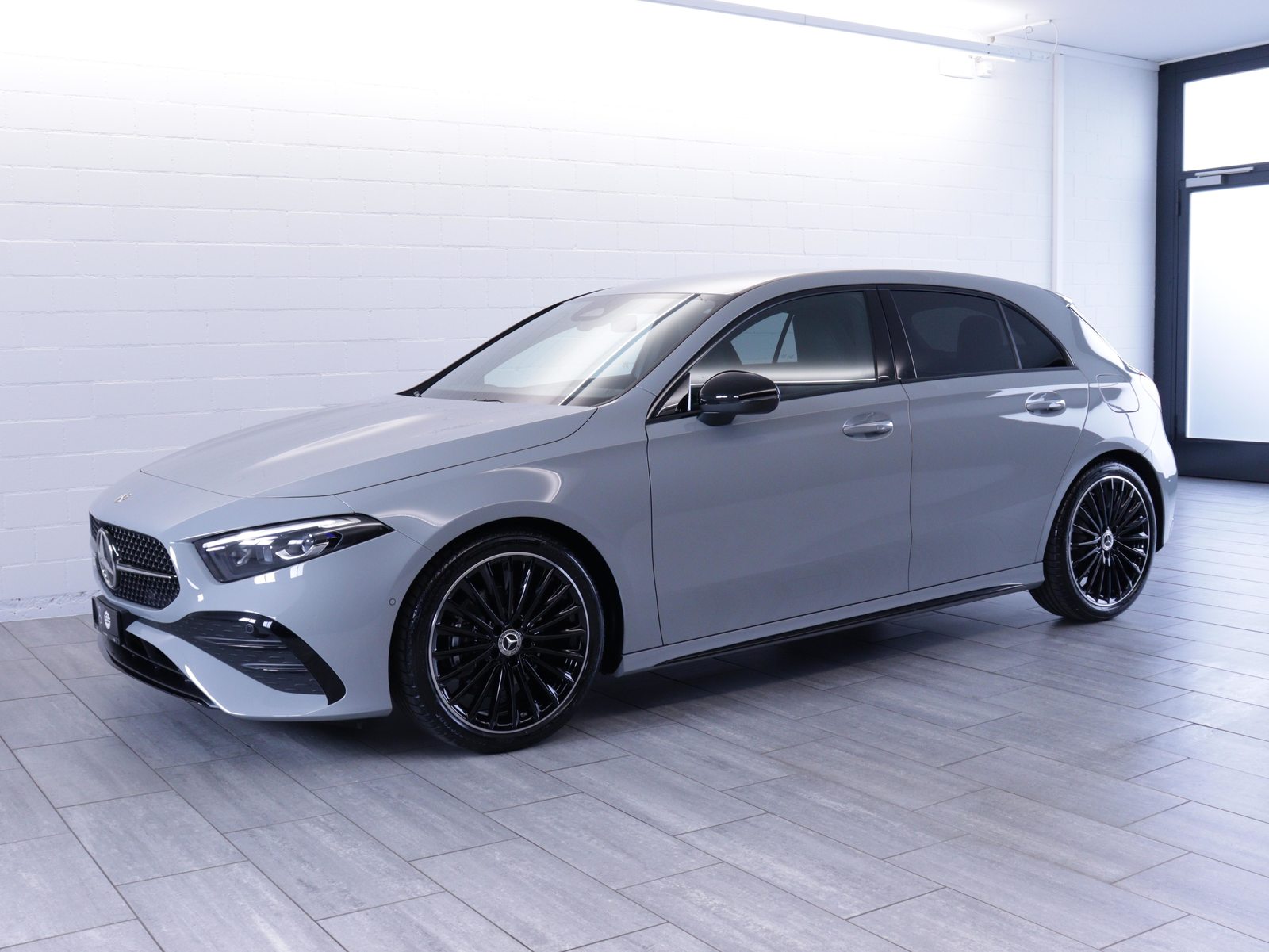MERCEDES-BENZ A 180 Night Star AMG Line, Mild-Hybrid Benzin/Elektro, Occasion / Gebraucht, Automatik - 2