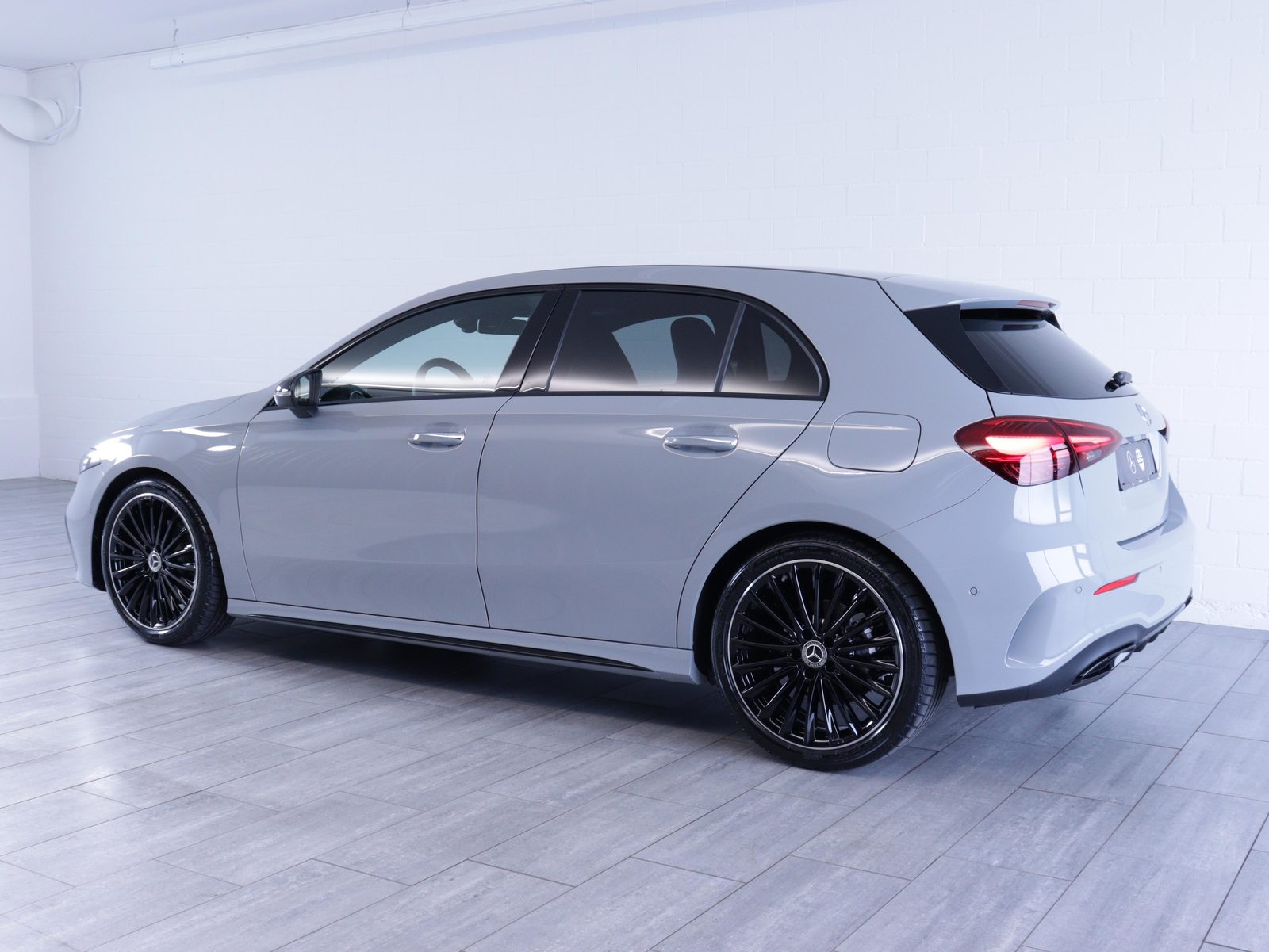 MERCEDES-BENZ A 180 Night Star AMG Line, Mild-Hybrid Benzin/Elektro, Occasion / Gebraucht, Automatik - 3
