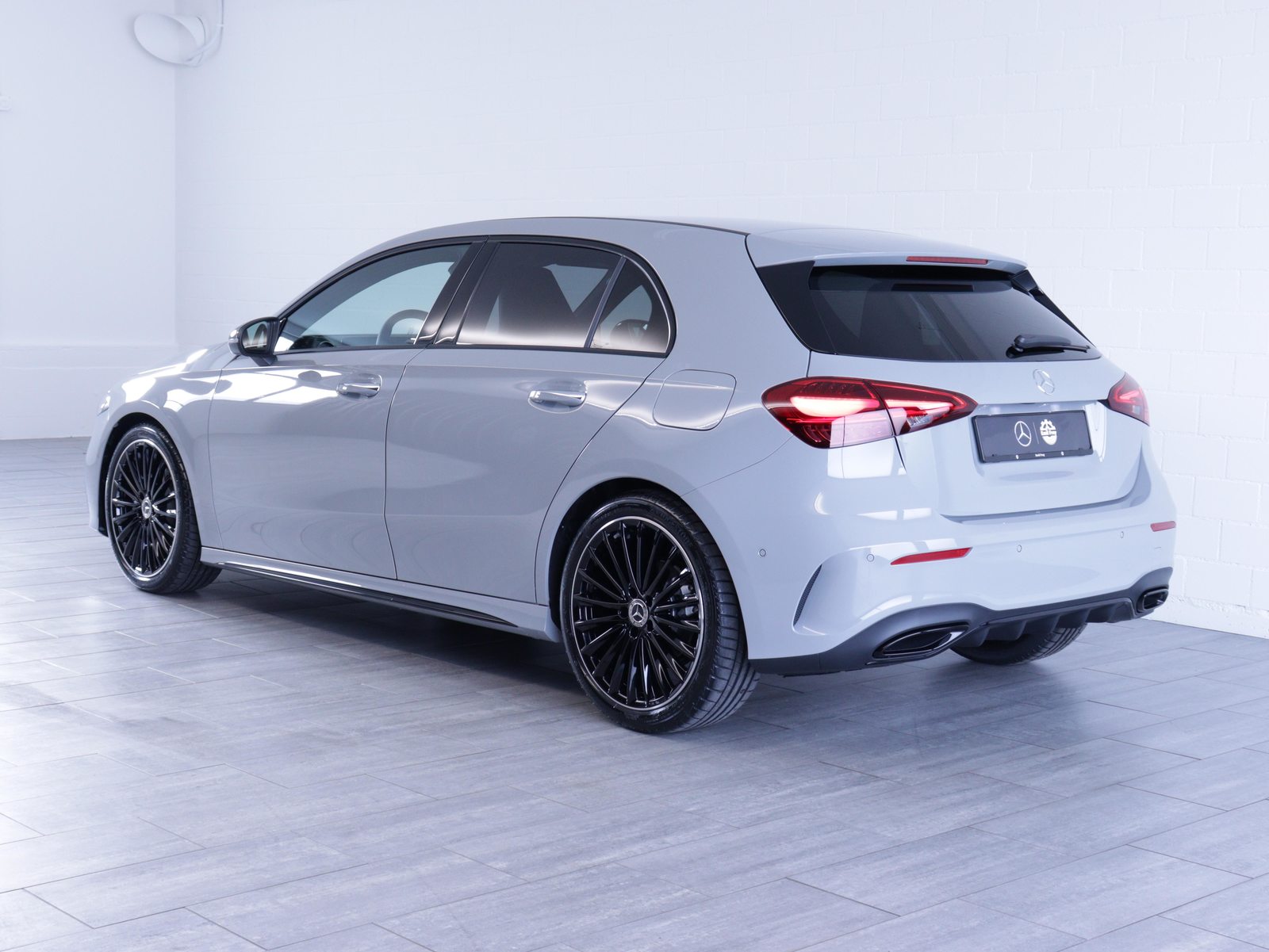 MERCEDES-BENZ A 180 Night Star AMG Line, Mild-Hybrid Benzin/Elektro, Occasion / Gebraucht, Automatik - 4