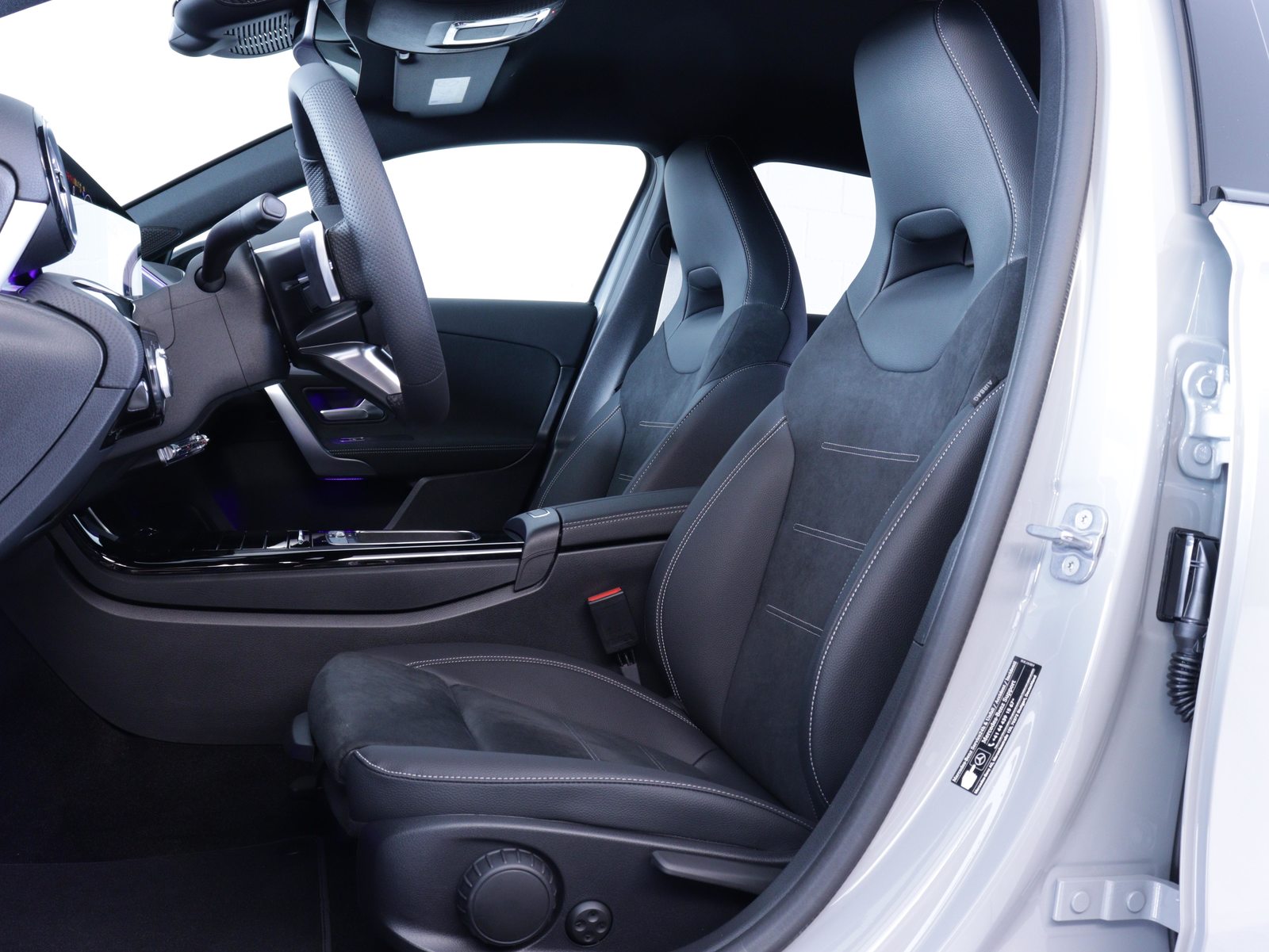 MERCEDES-BENZ A 180 Night Star AMG Line, Mild-Hybrid Benzin/Elektro, Occasion / Gebraucht, Automatik - 5