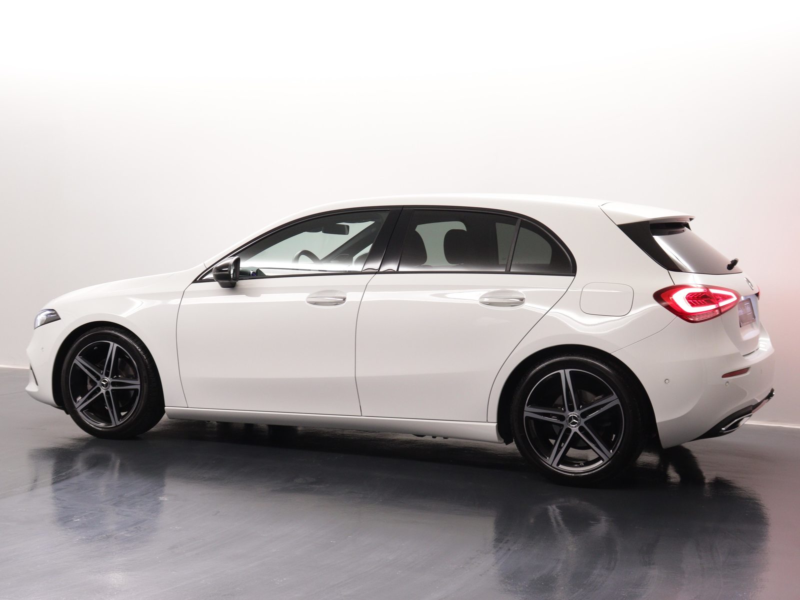 MERCEDES-BENZ A 180 Night Star, Benzin, Occasion / Gebraucht, Automatik - 4