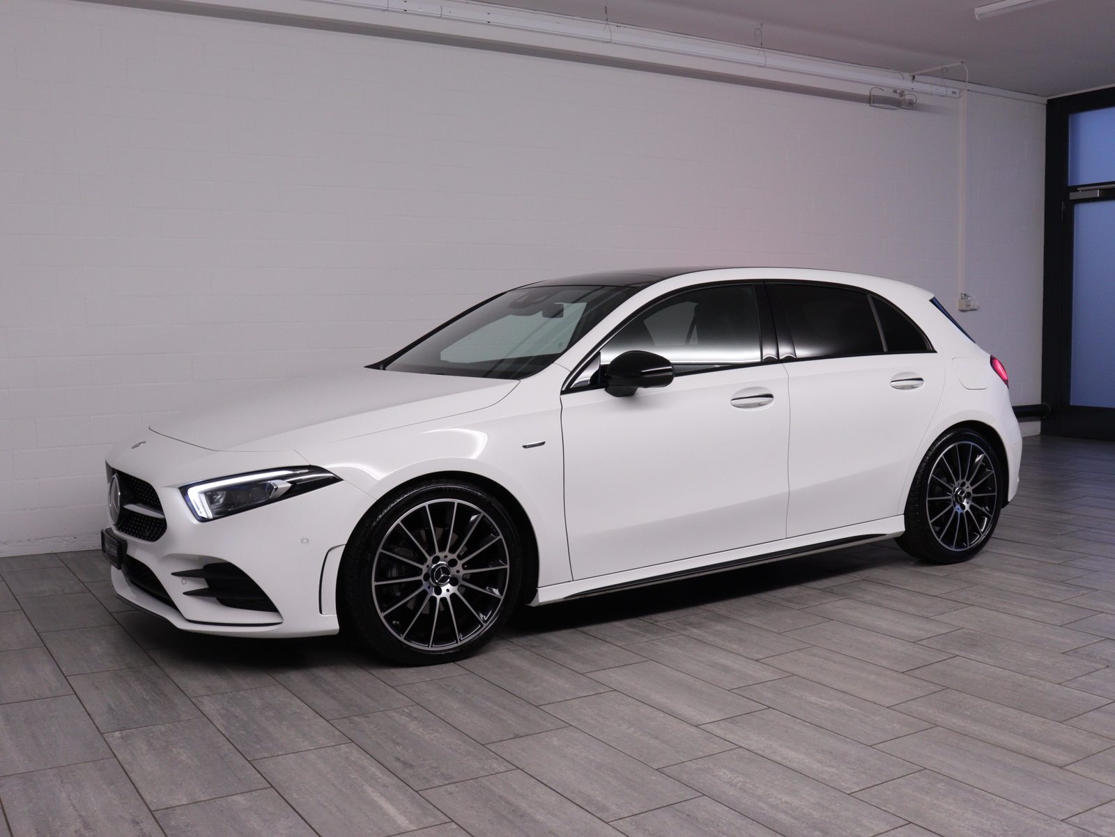 MERCEDES-BENZ A 180 Night Star AMG Line, Benzin, Occasion / Gebraucht, Automatik - 2